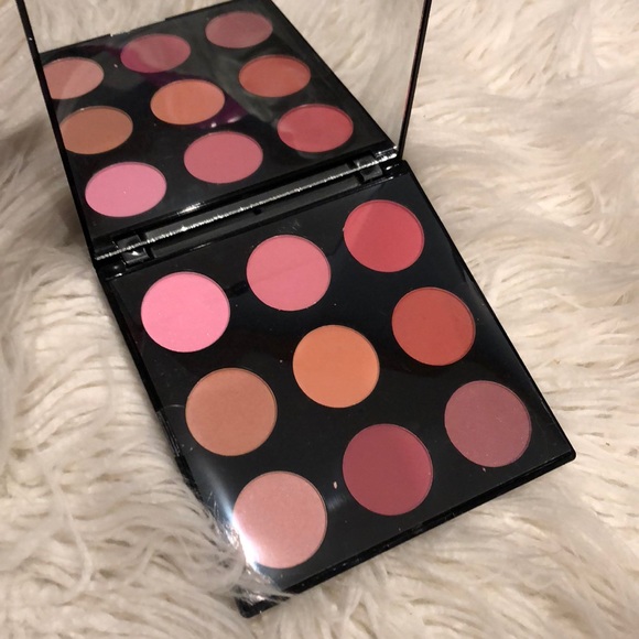 Eye shadow palette SOLD - Picture 2 of 7